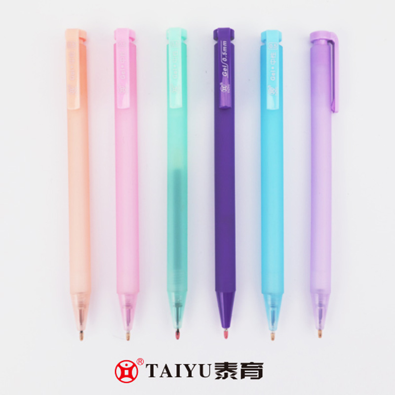 Ardaydu waxay adeegsadaan qalabka cusub ee caanka ah Matte Designgel Gel Pen 3147A